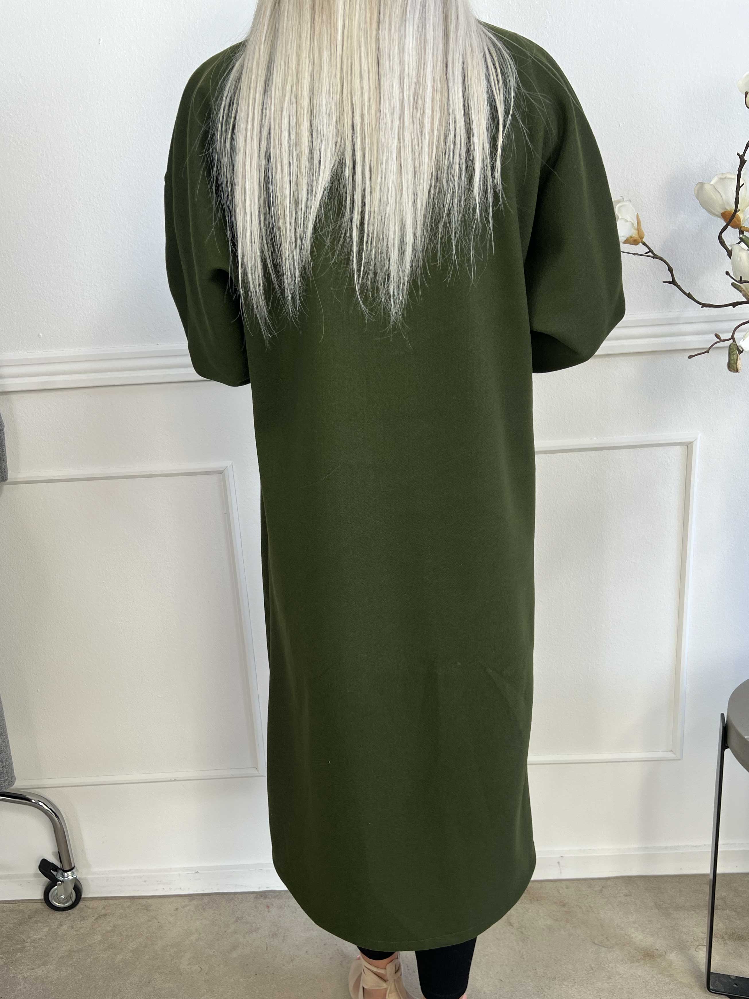 Annah - Oversized kappa med tydliga sömmar och fickor
